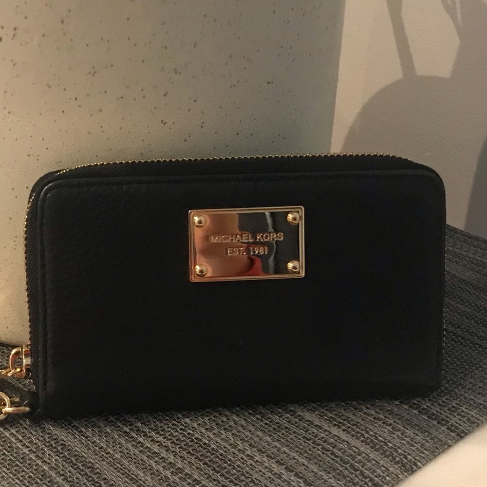 Michael Kors wristlet